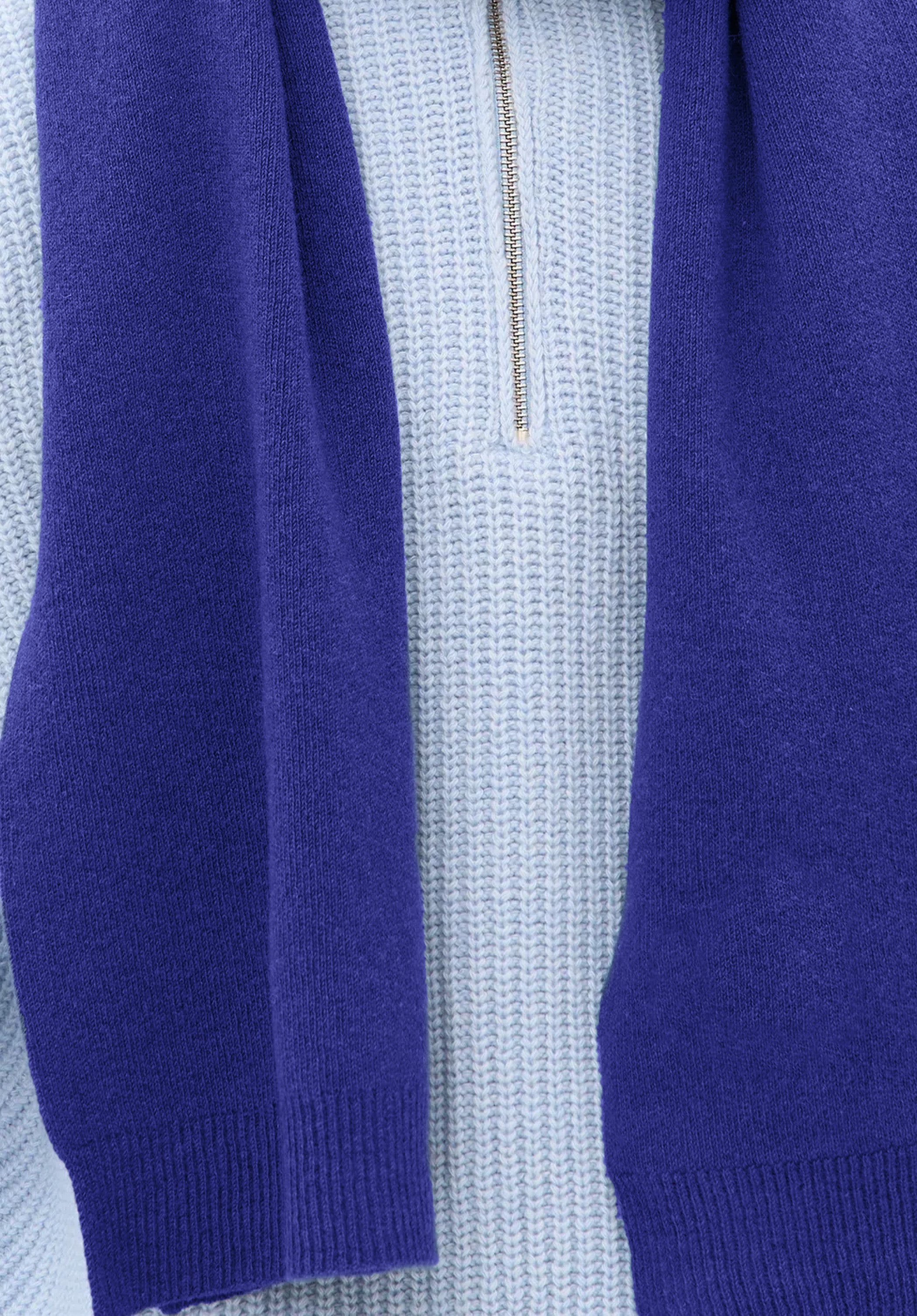 AZURE MERINO MUFFLER